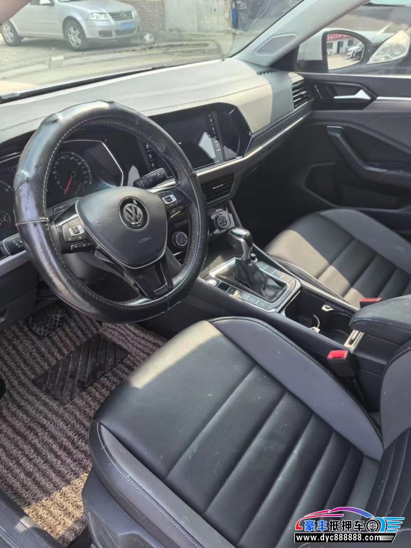 19年大众速腾轿车抵押车出售