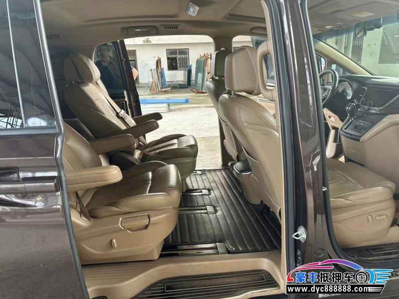 17年别克GL8轿车抵押车出售