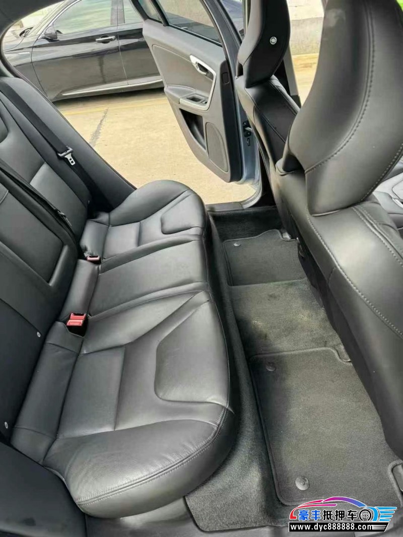 17年沃尔沃S60轿车抵押车出售