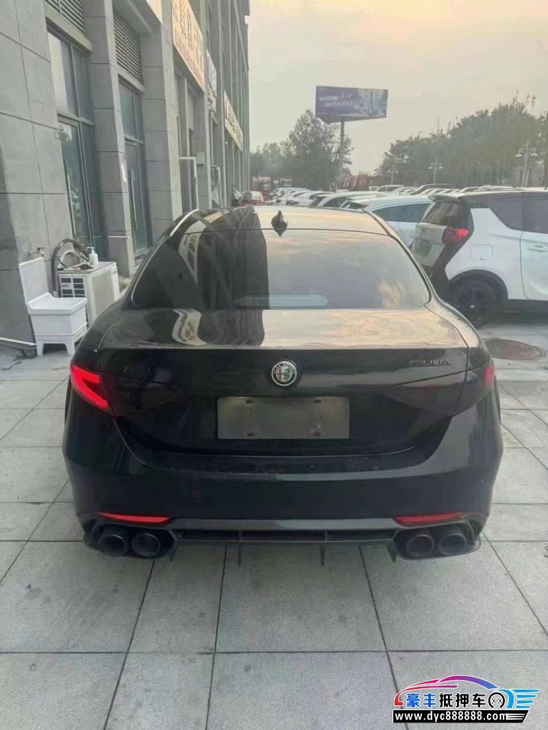 20年阿尔法·罗密欧Giulia轿车抵押车出售