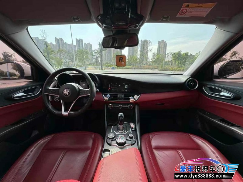 18年阿尔法·罗密欧Giulia轿车抵押车出售