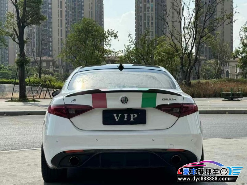 18年阿尔法·罗密欧Giulia轿车抵押车出售