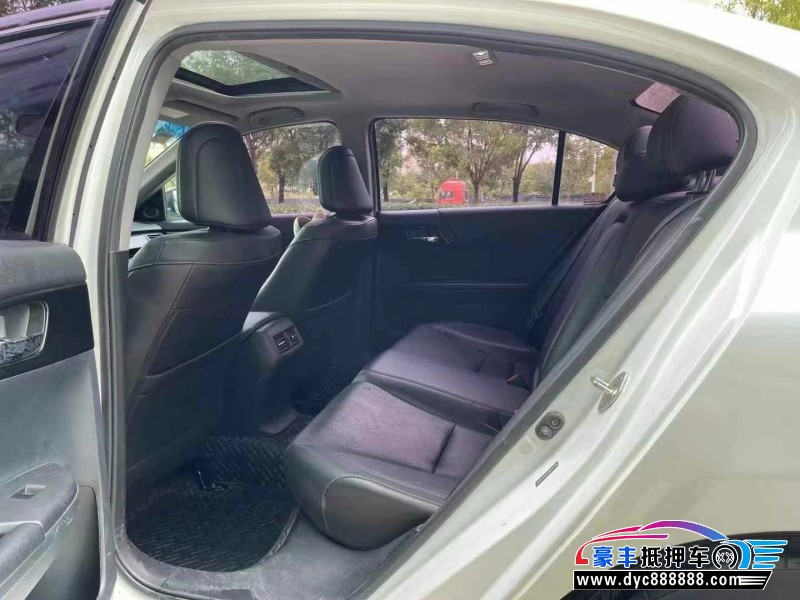 16年本田雅阁轿车抵押车出售