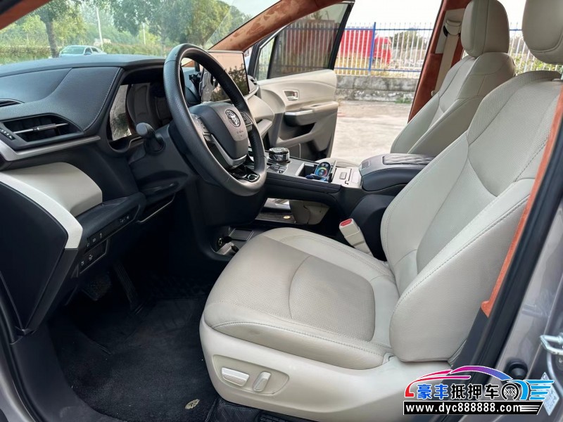 22年丰田塞纳SUV抵押车出售