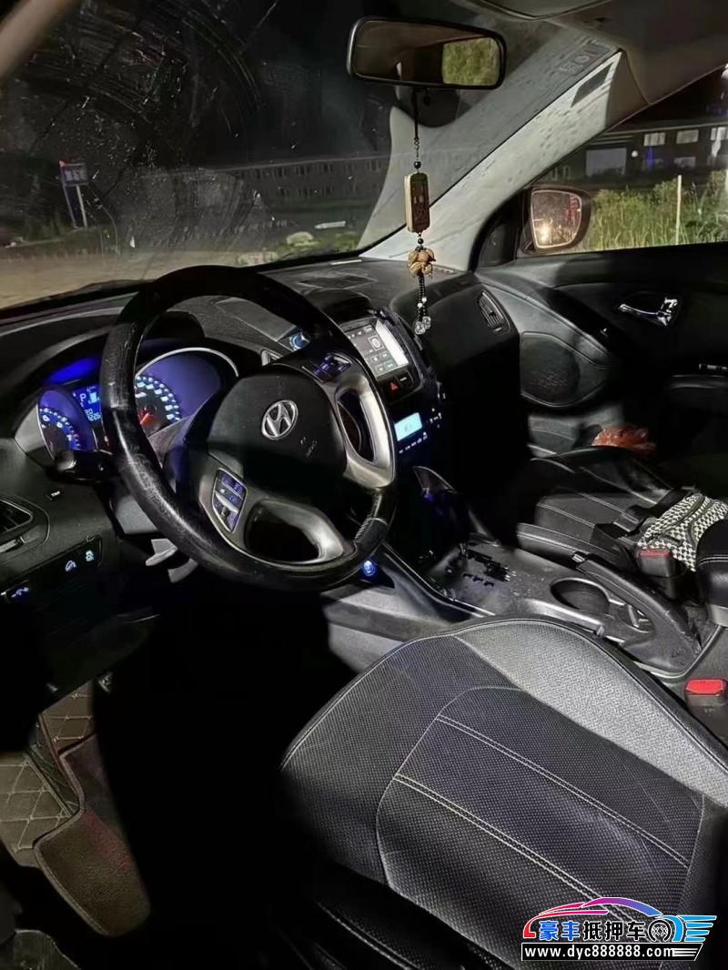 14年现代ix35轿车抵押车出售