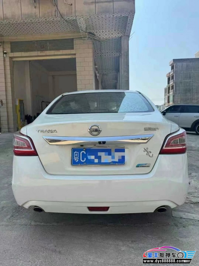 13年日产天籁轿车抵押车出售