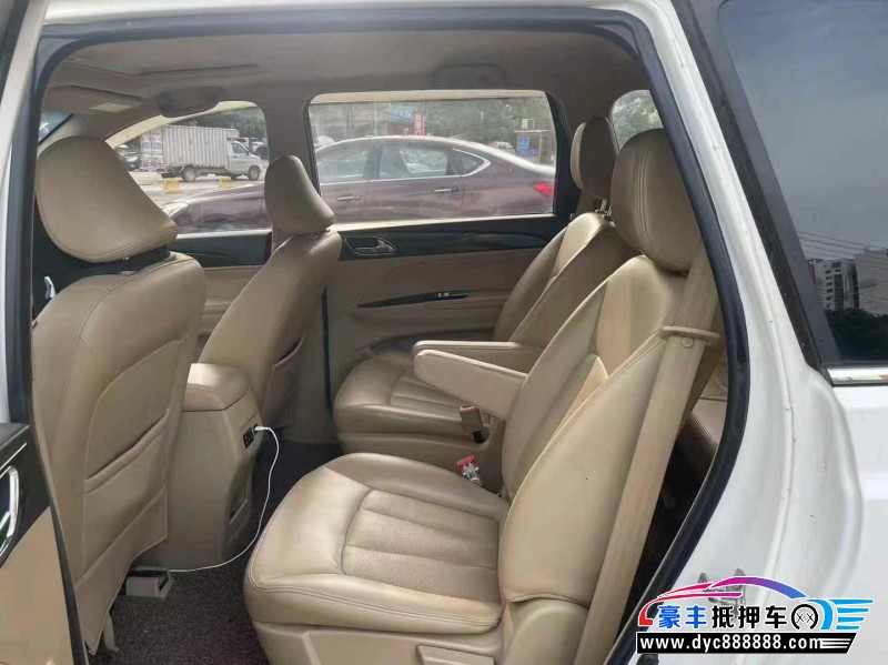 17年宝骏730轿车抵押车出售