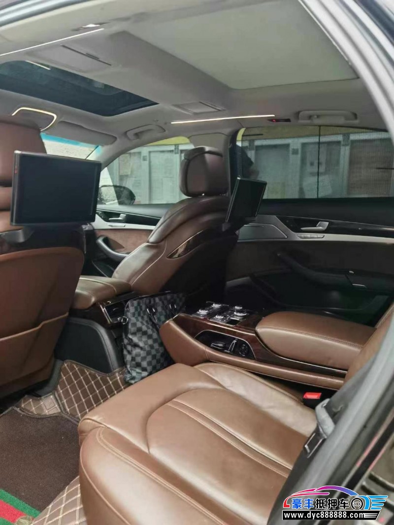 13年奥迪S8轿车抵押车出售