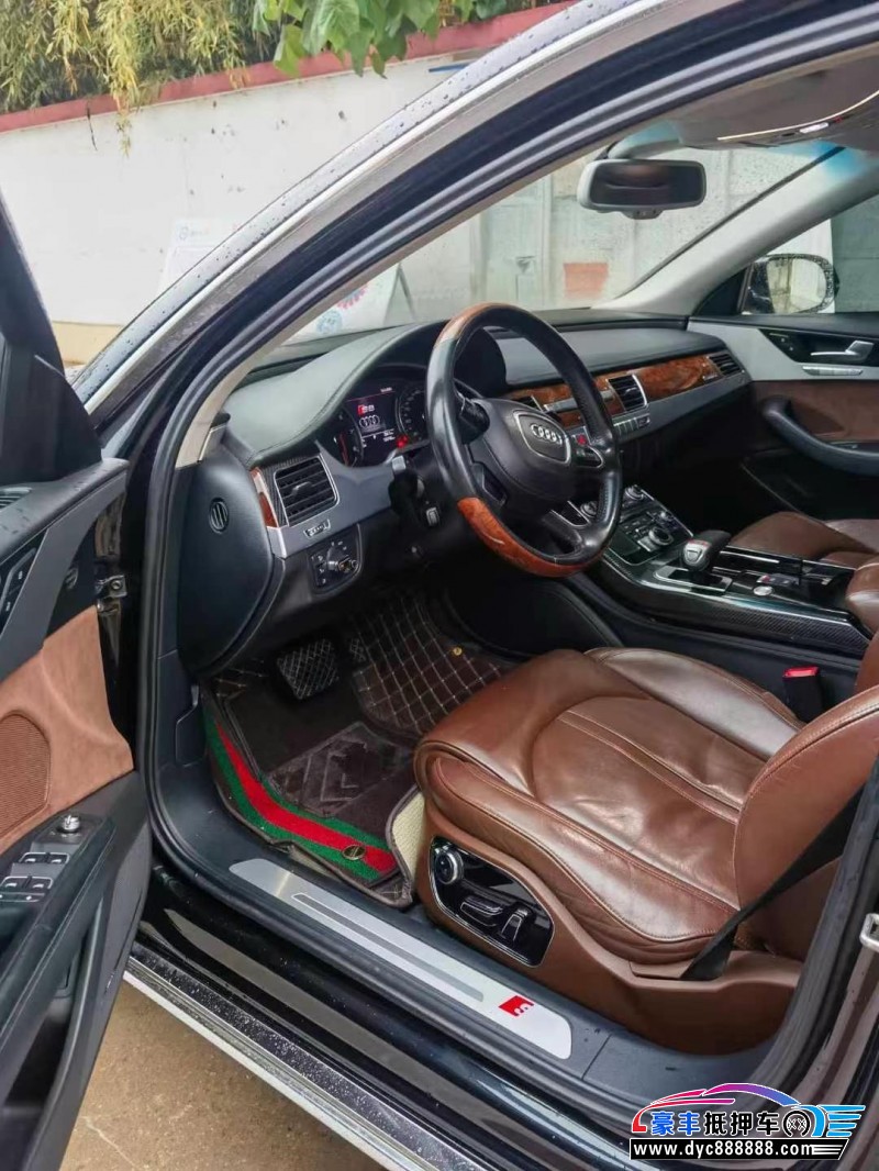 13年奥迪S8轿车抵押车出售