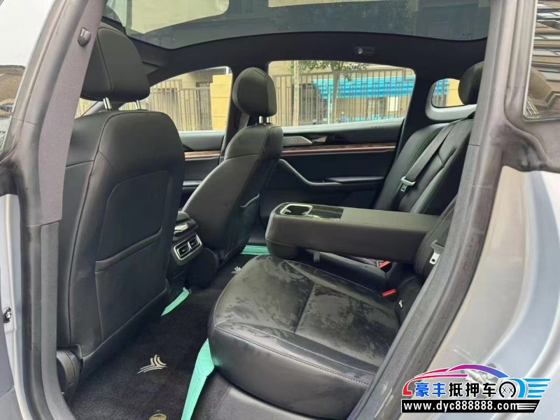 23年哪吒S轿车抵押车出售