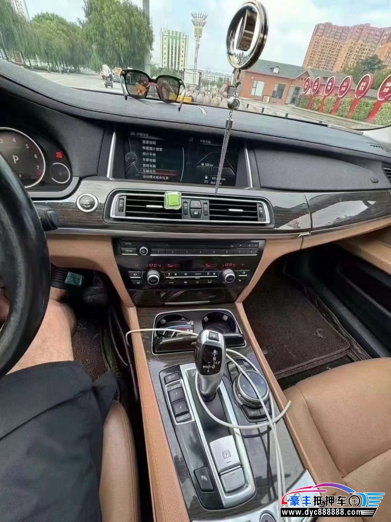 13年宝马7系轿车抵押车出售