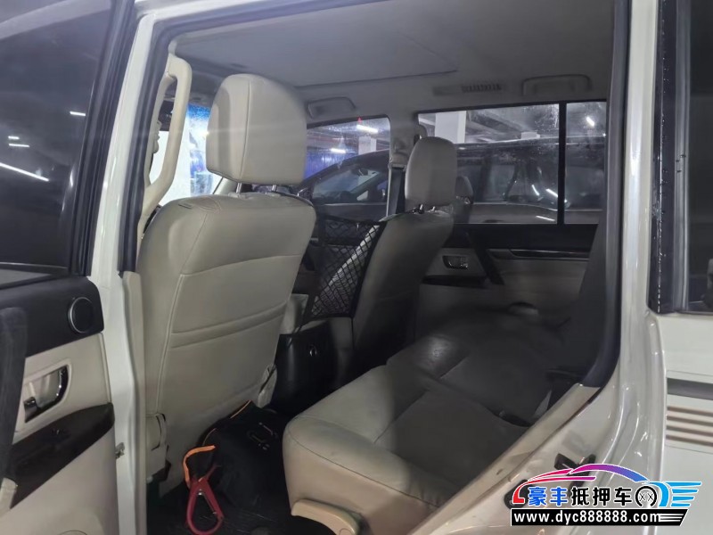 20年三菱欧蓝德轿车抵押车出售