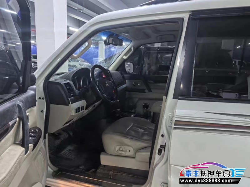 20年三菱欧蓝德轿车抵押车出售