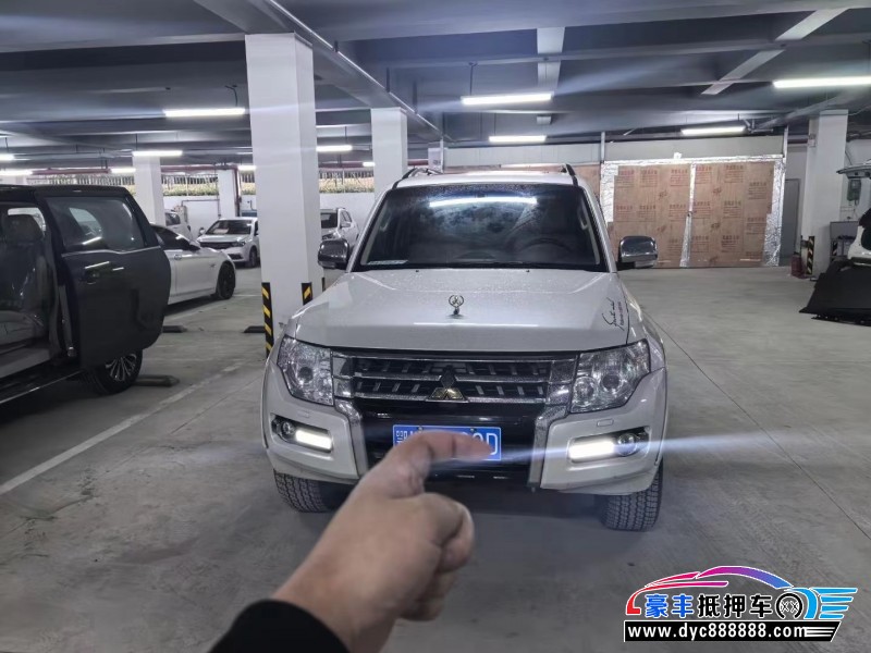 20年三菱欧蓝德轿车抵押车出售