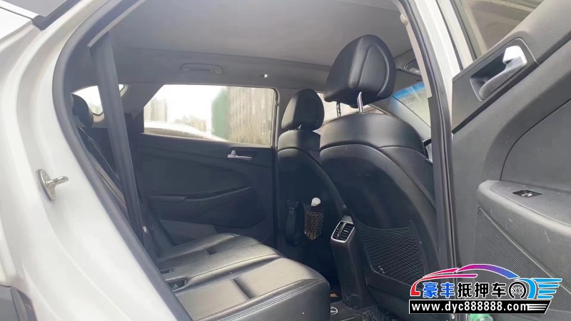 17年现代途胜轿车抵押车出售