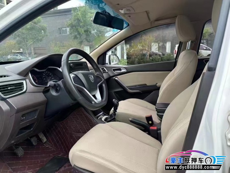 17年宝骏310轿车抵押车出售