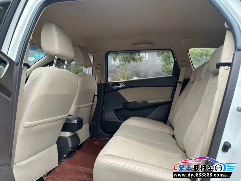 17年宝骏310轿车抵押车出售