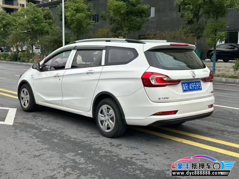 17年宝骏310轿车抵押车出售