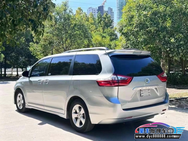 20年丰田塞纳轿车抵押车出售