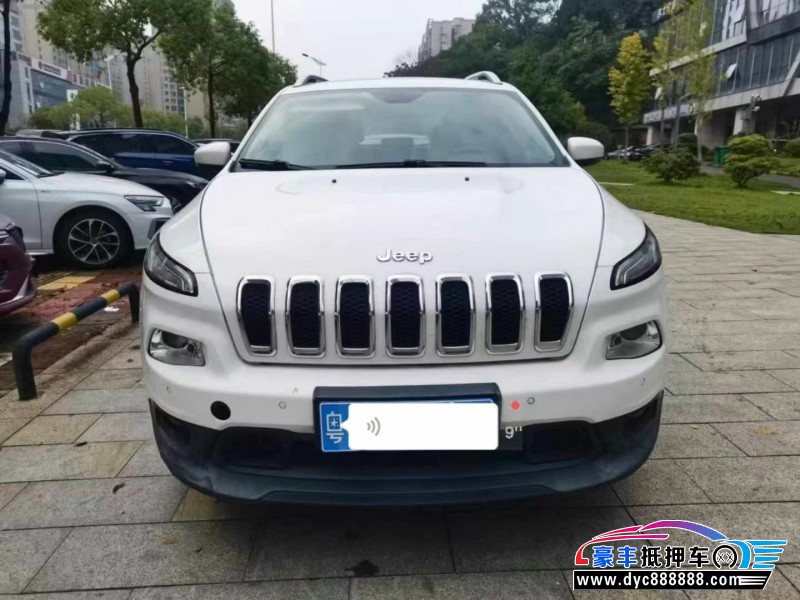 抵押车出售17年Jeep自由光轿车