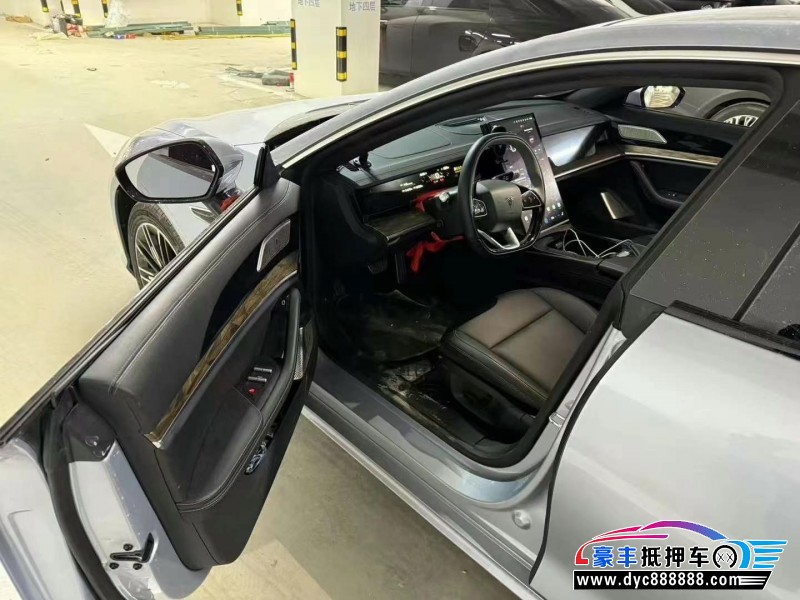 23年哪吒S轿车抵押车出售