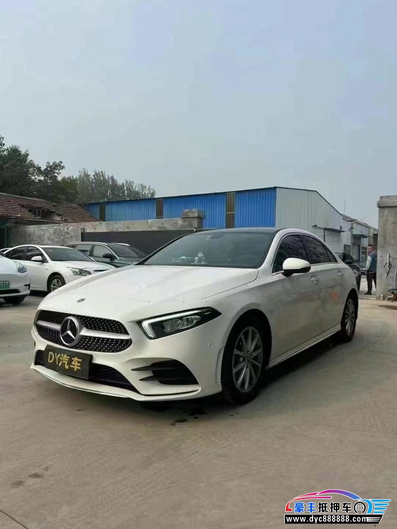 21年奔驰A轿车抵押车出售