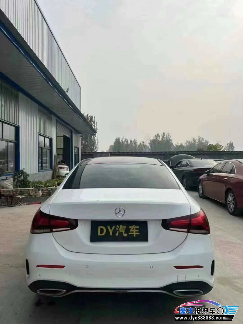 21年奔驰A轿车抵押车出售