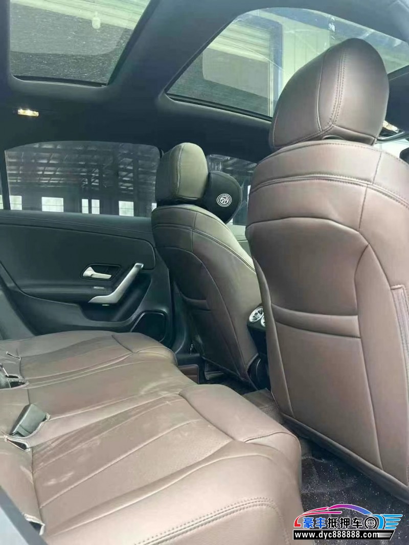 21年奔驰A轿车抵押车出售