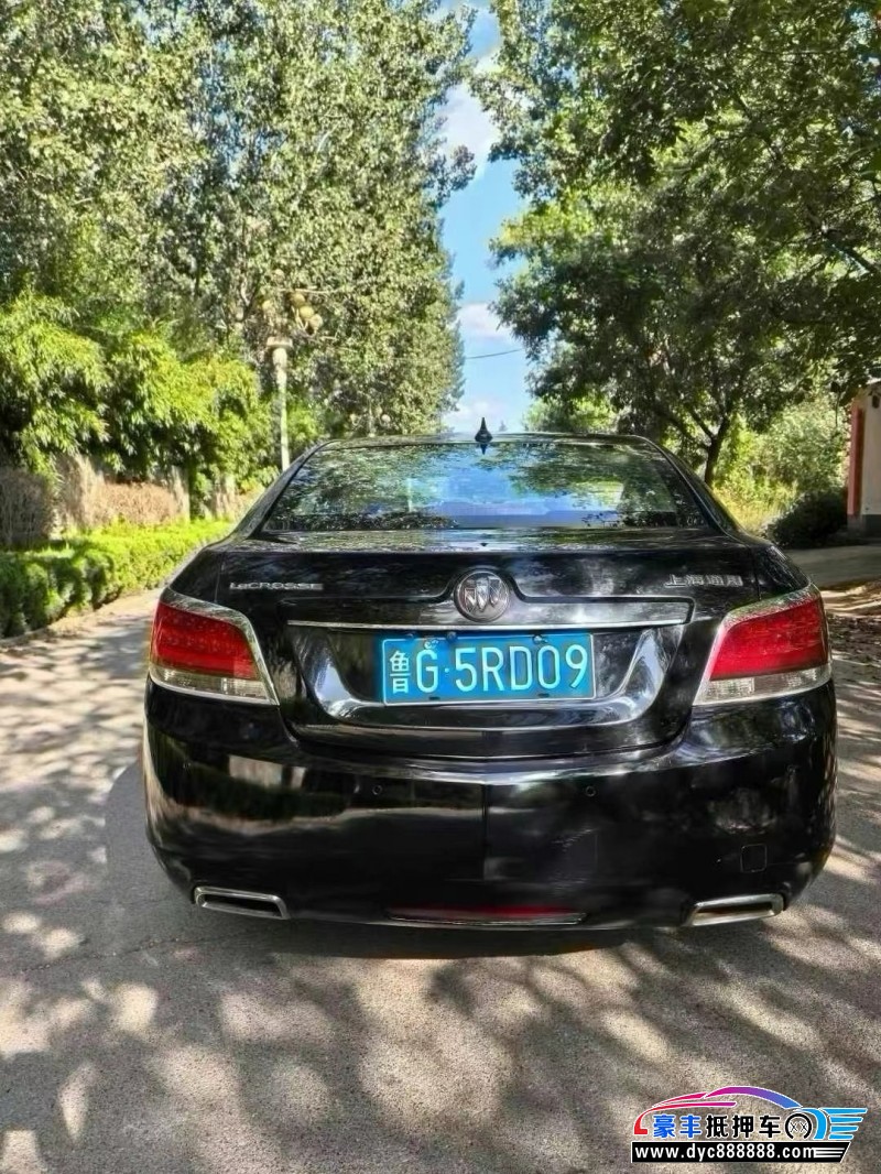 09年别克君越轿车抵押车出售