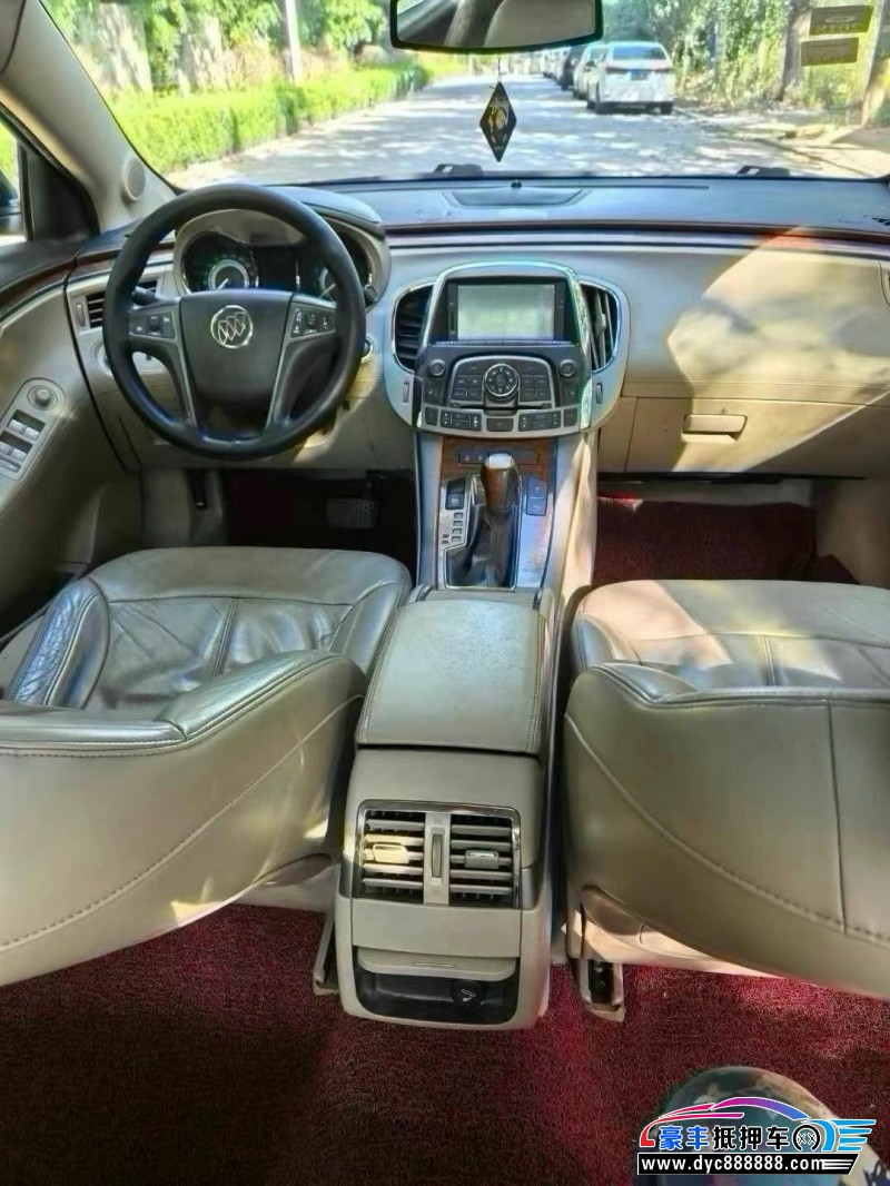 09年别克君越轿车抵押车出售