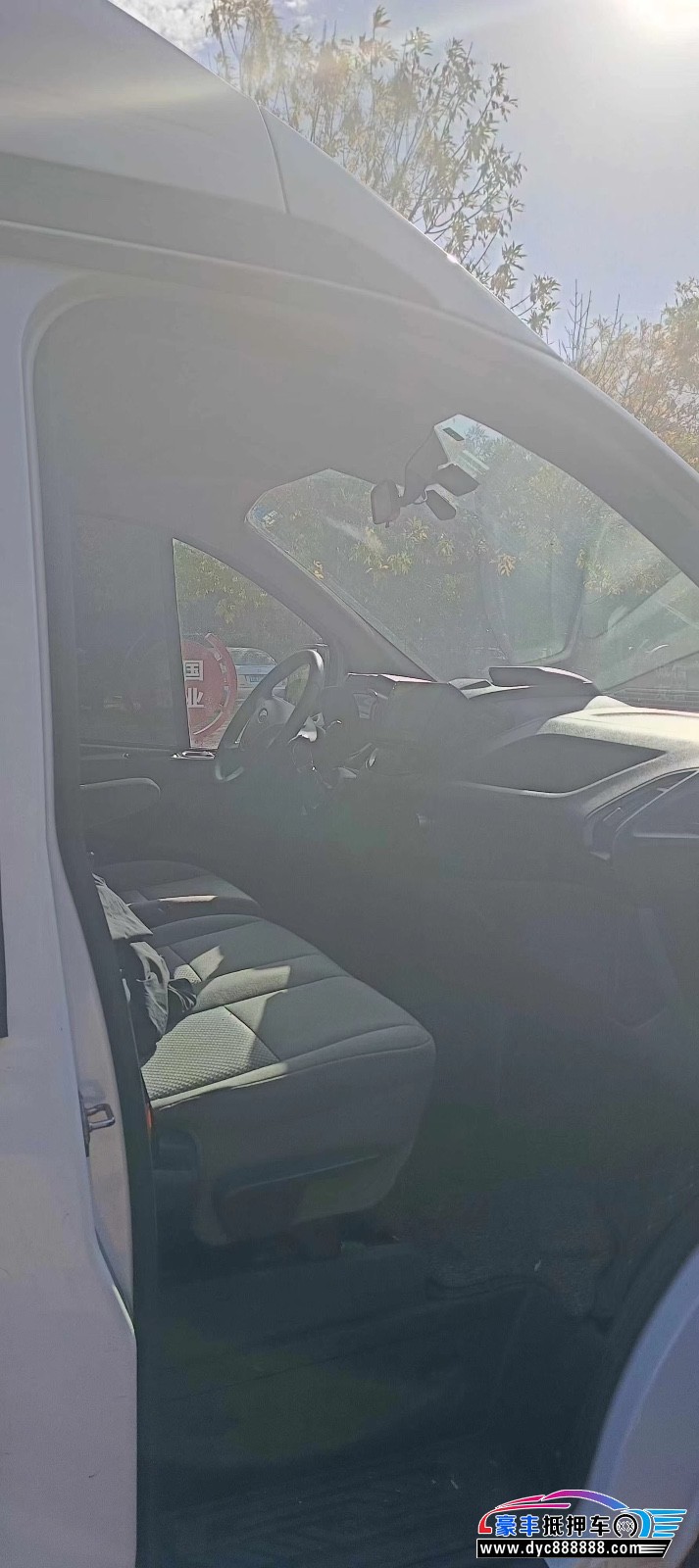 18年福特全顺轿车抵押车出售