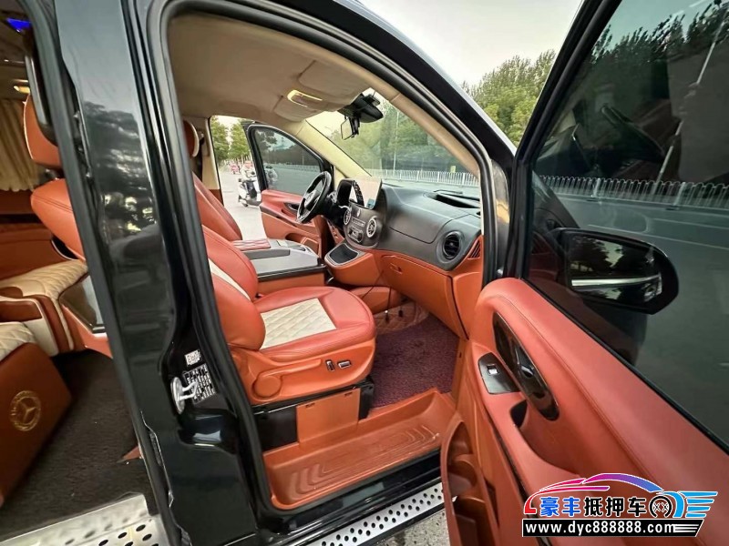 17年奔驰威霆轿车抵押车出售