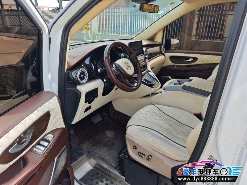 20年奔驰威霆轿车抵押车出售