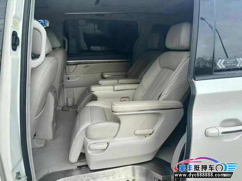 18年传祺M8轿车抵押车出售