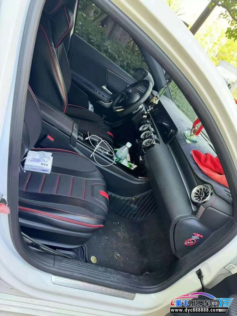 23年奔驰A轿车抵押车出售