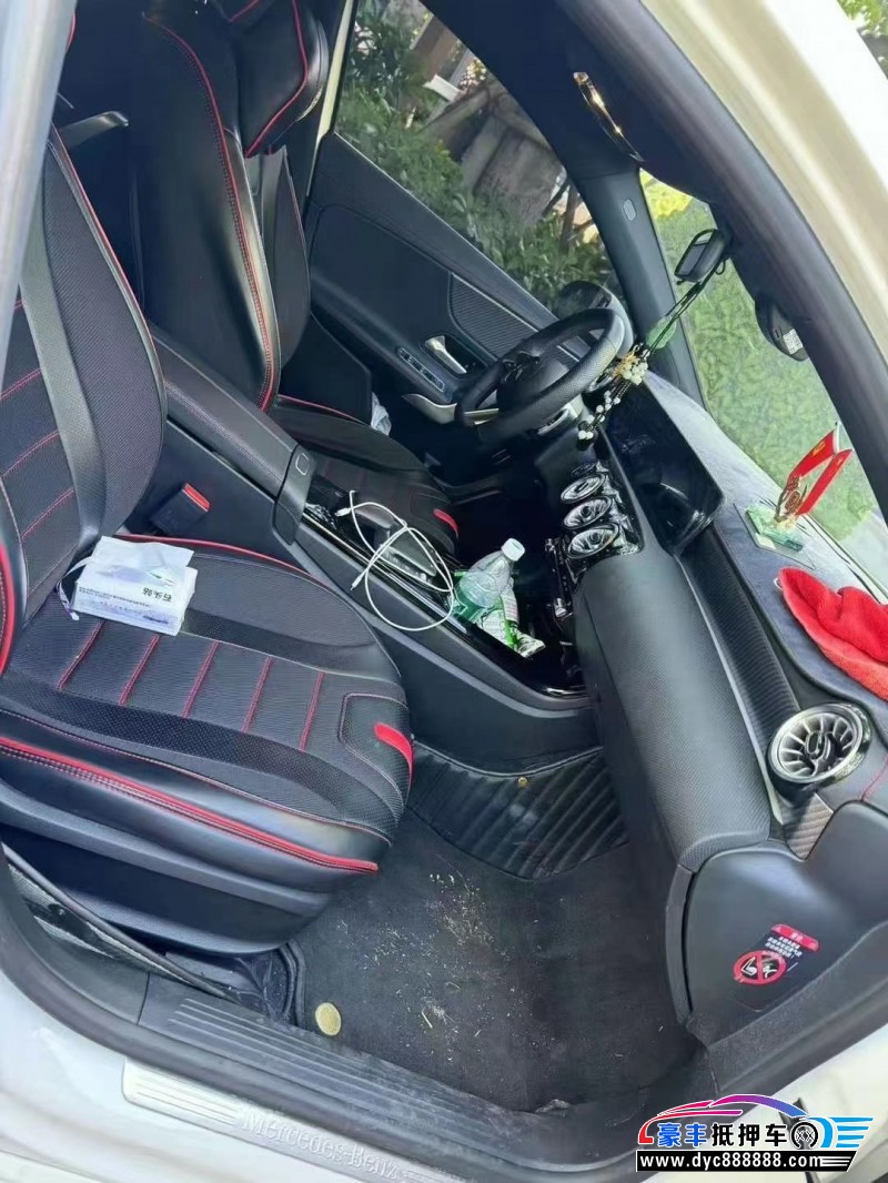 23年奔驰A轿车抵押车出售