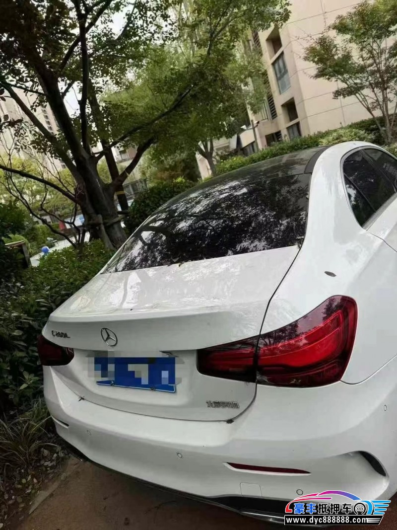 23年奔驰A轿车抵押车出售