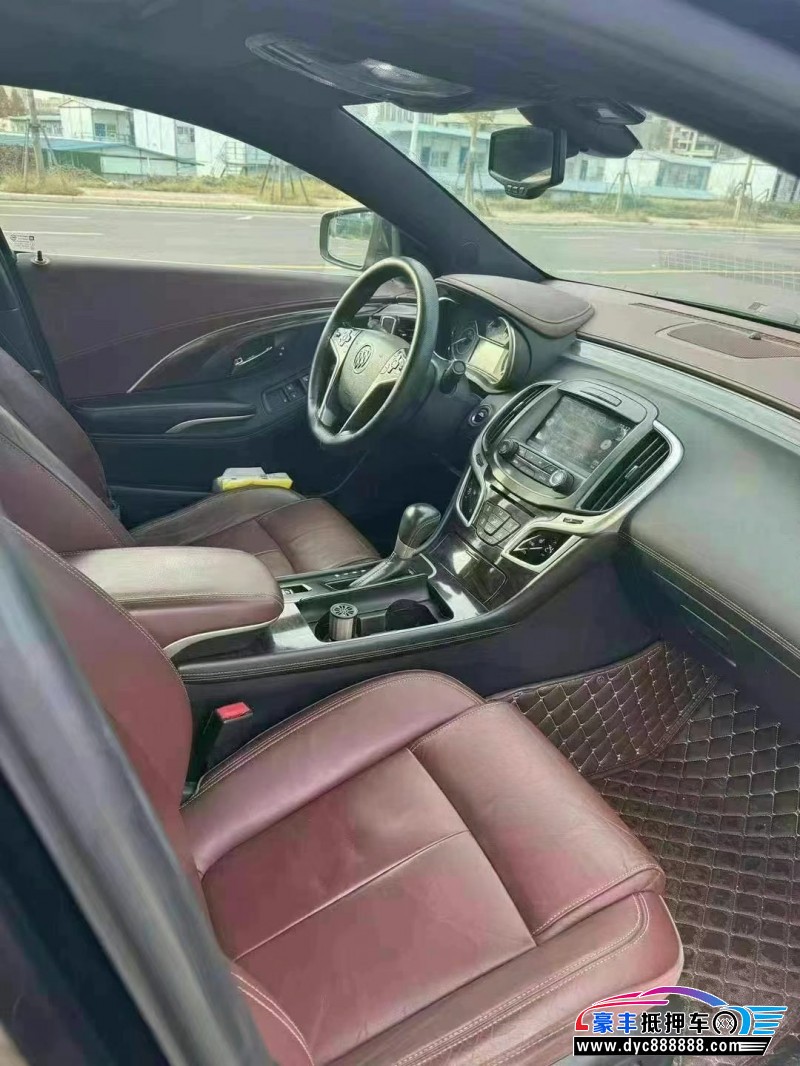 15年别克君越轿车抵押车出售