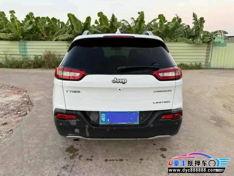 17年Jeep自由光轿车抵押车出售