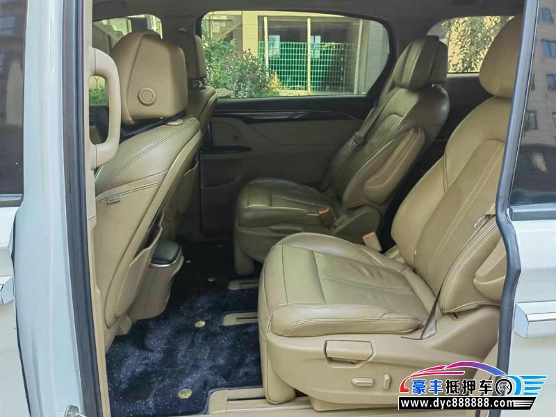 17年别克GL8轿车抵押车出售