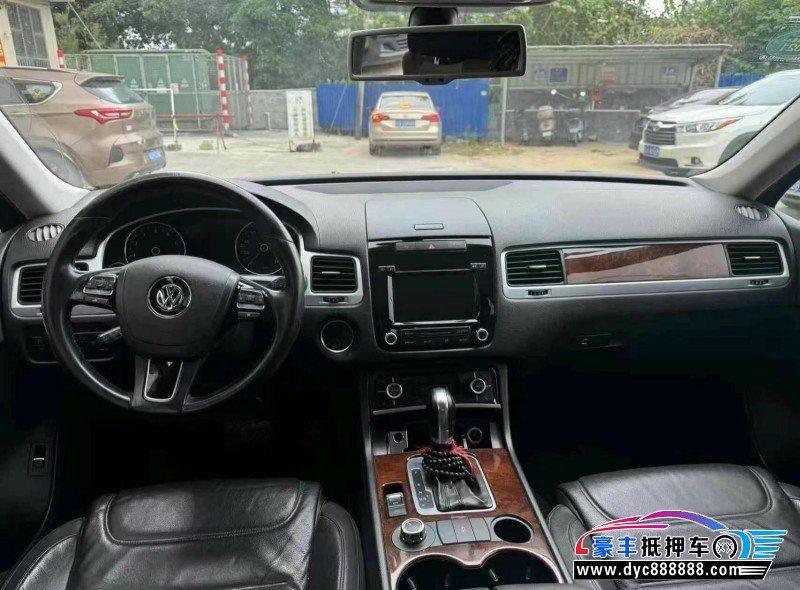 14年大众途锐轿车抵押车出售