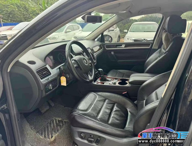 14年大众途锐轿车抵押车出售