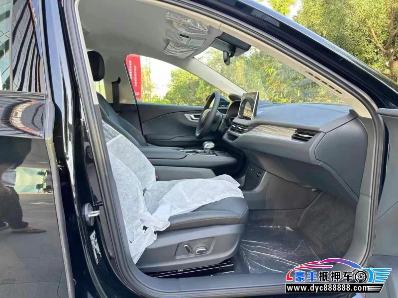 24年红旗EQM5轿车抵押车出售