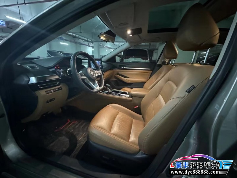 23年日产天籁轿车抵押车出售