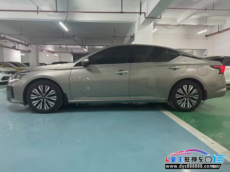 23年日产天籁轿车抵押车出售