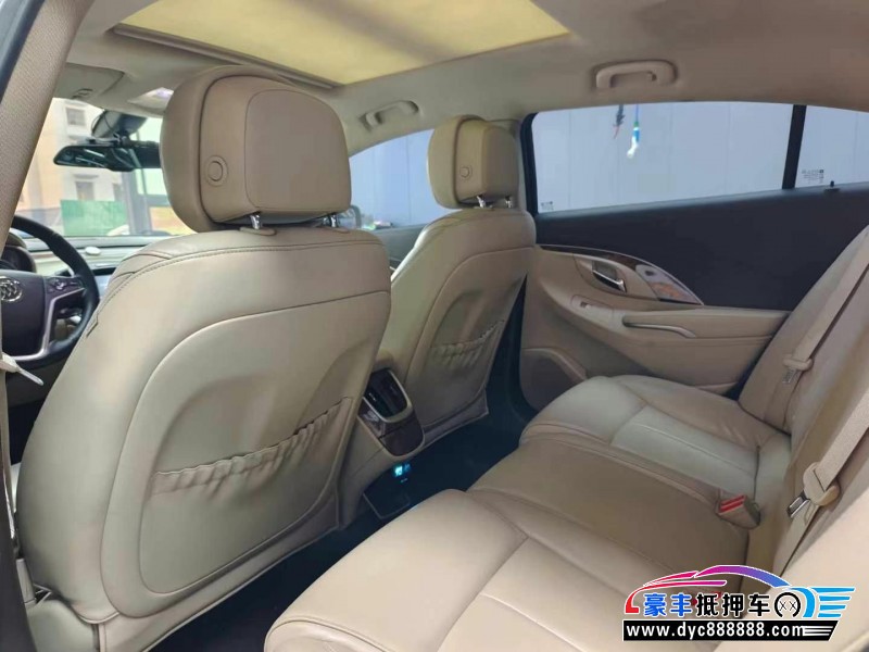 15年别克君越轿车抵押车出售