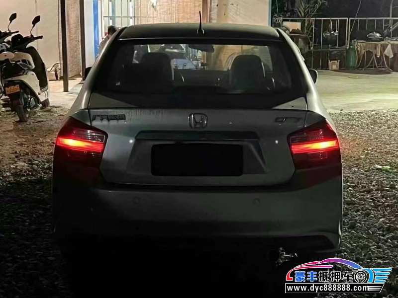 14年本田锋范轿车抵押车出售