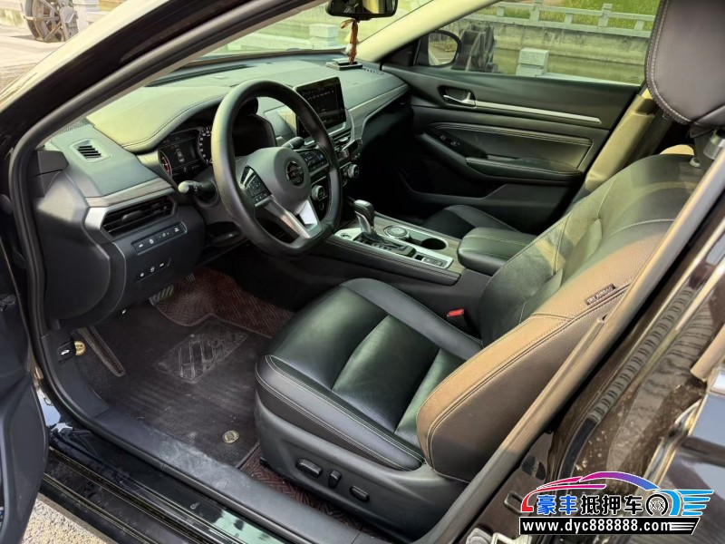 21年日产天籁轿车抵押车出售