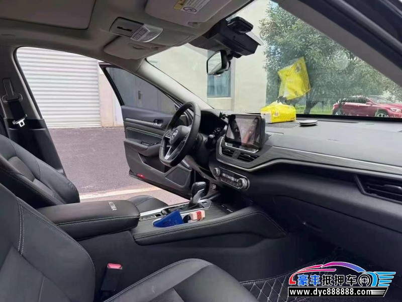 22年日产天籁轿车抵押车出售