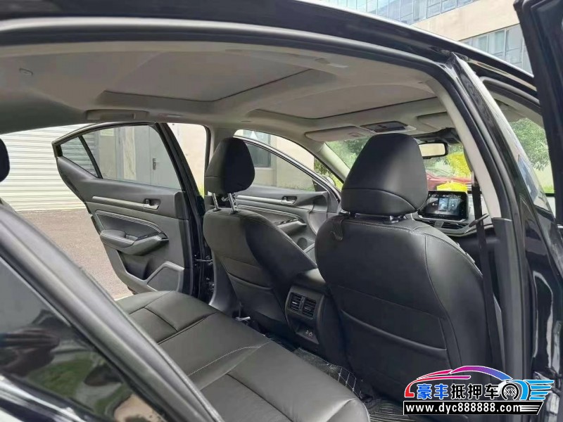 22年日产天籁轿车抵押车出售